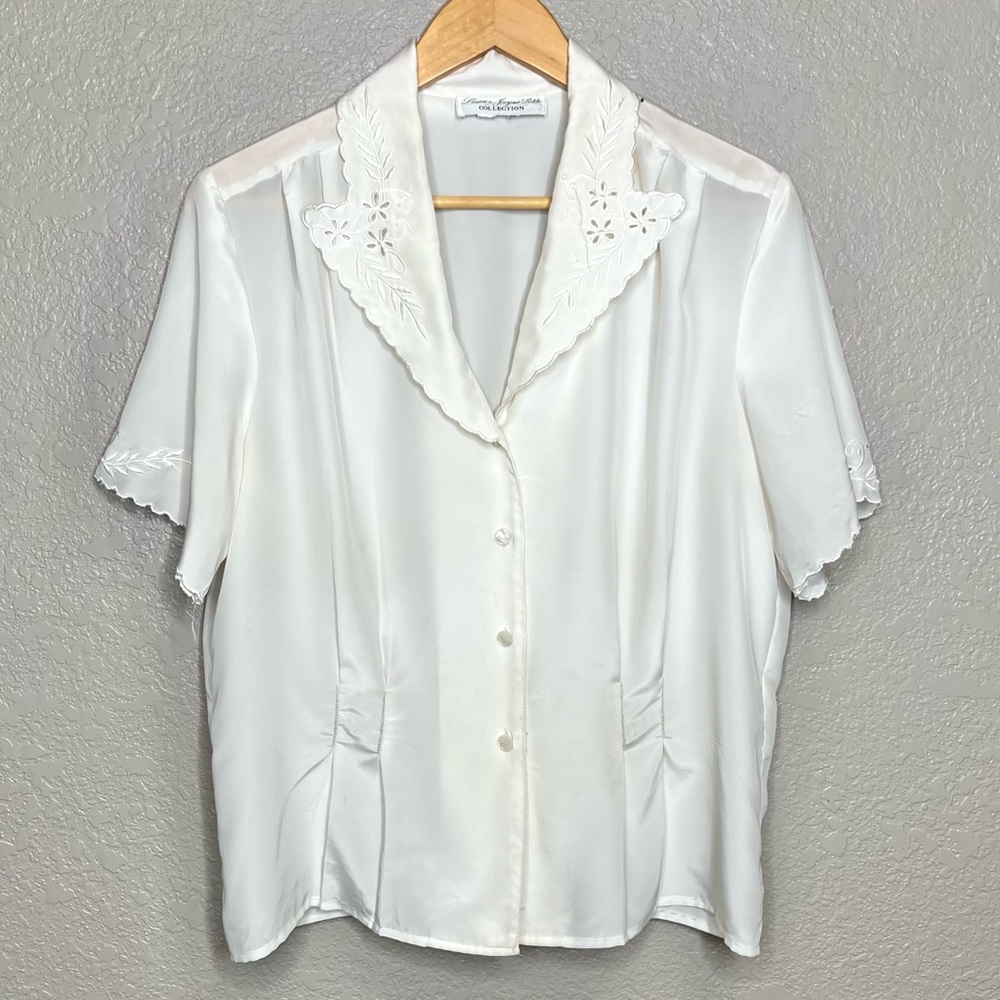 Vintage Laura & Jayne White Collared Button Down Blouse
